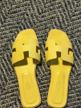 Hermès Yellow Leather Oran Slide Sandals size 38 FINAL PRICE